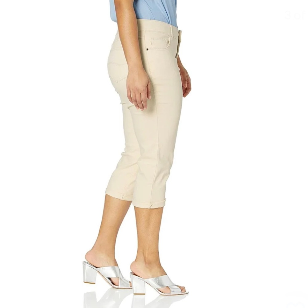 LEE Women's Plus Size Flex Motion Regular Fit 5 Pocket Capri Jean - Picture 3 of 9